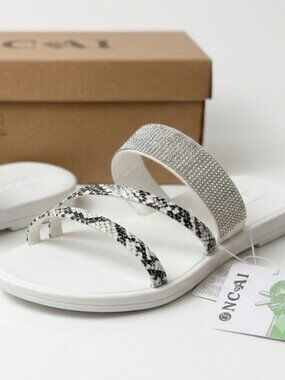 NWT NCAI Women's White & Silver Asymmetric Strappy Sandals - Size 8